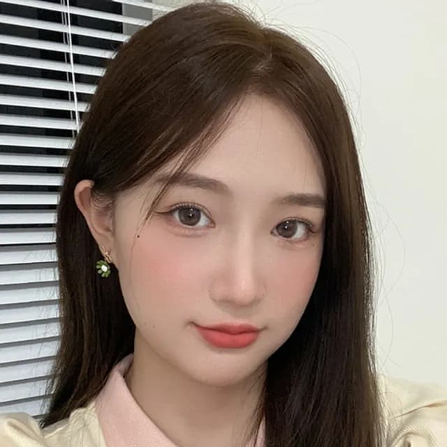 【Oni 歐妮】夏日小雛菊-撞色滴釉不對稱耳針穿式耳釘925純銀針式耳環(1對入/耳針)