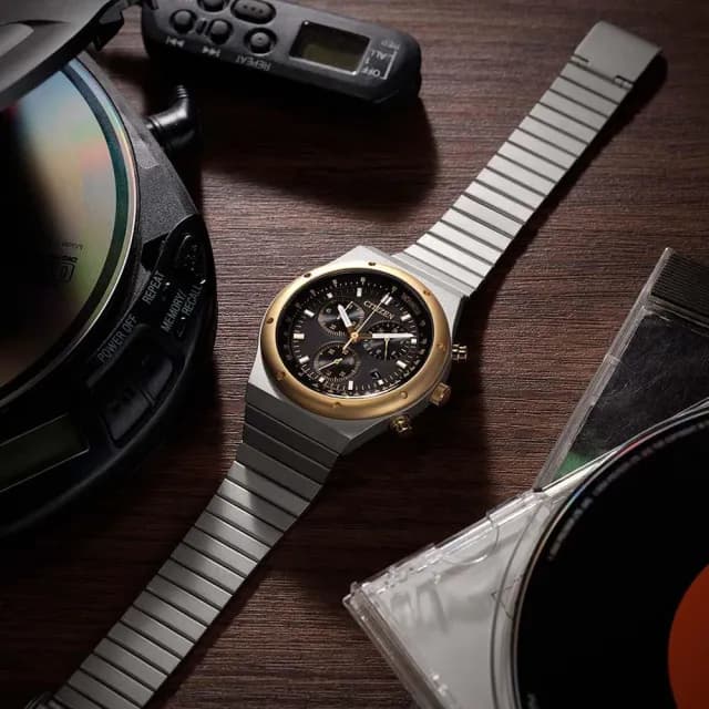 【CITIZEN 星辰】Chronograph系列 昭和金限定款 光動能計時腕錶 畢業禮物 送禮 推薦(AT2544-64E)