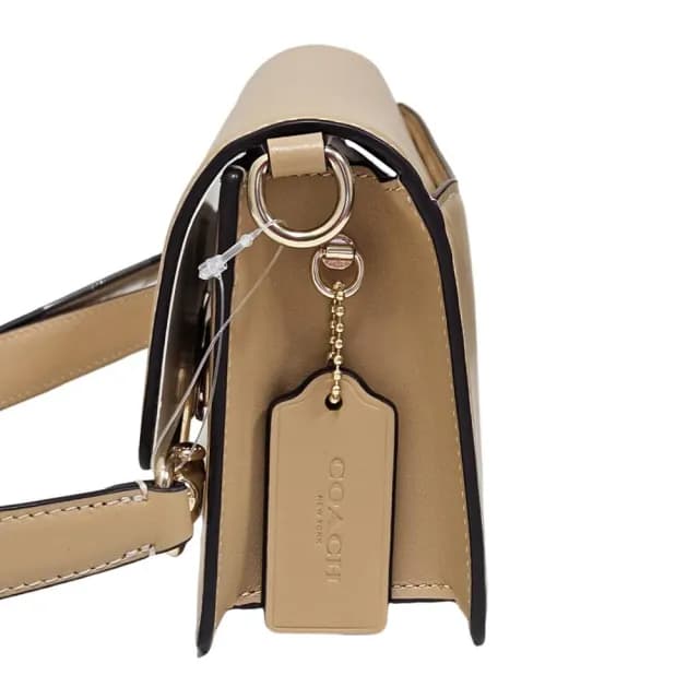 【COACH】ELIZA 素面全皮橢圓皮釦皮革翻蓋閉合設計斜背手袋(奶茶色/贈原廠防塵袋紙袋送禮)