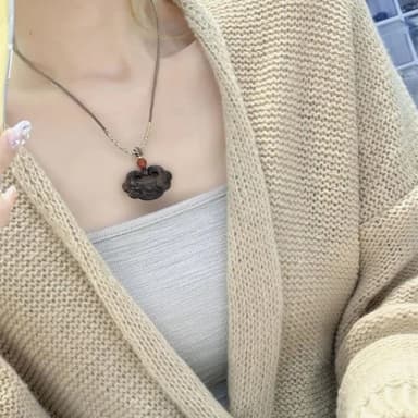 【Penny珮妮】沉香雕刻荷花平安鎖長項鍊毛衣鍊(生日禮物/母親節/閨蜜送禮/交換禮物/情人節)