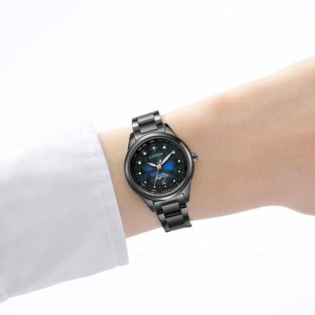 【CITIZEN 星辰】xC Hebe田馥甄 廣告配戴 100週年 宇宙幻彩 電波光動能腕錶 母親節 禮物 推薦(EE1008-56E)