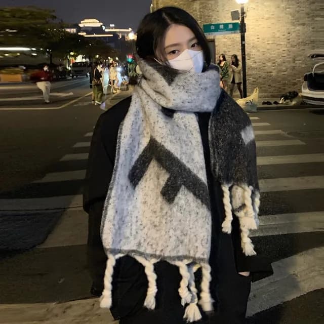 【橘魔法】大F蓬鬆麻花辮圍巾(雙面可圍 圍脖 披肩 脖圍 披巾 大人 配件 寒流 保暖 交換禮物)