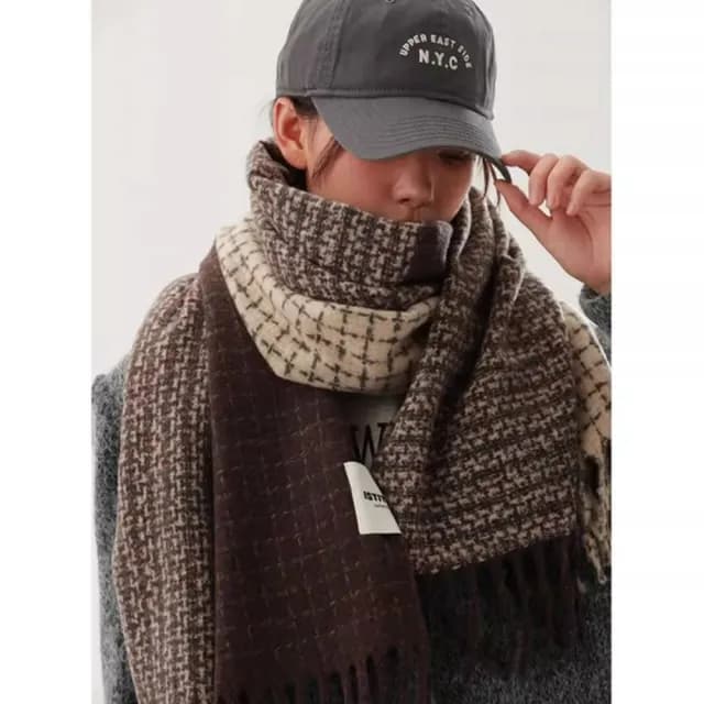 【橘魔法】格子小標籤仿羊絨圍巾(披肩 披巾 毯子 大人 配件 寒流 滑雪 保暖 交換禮物)