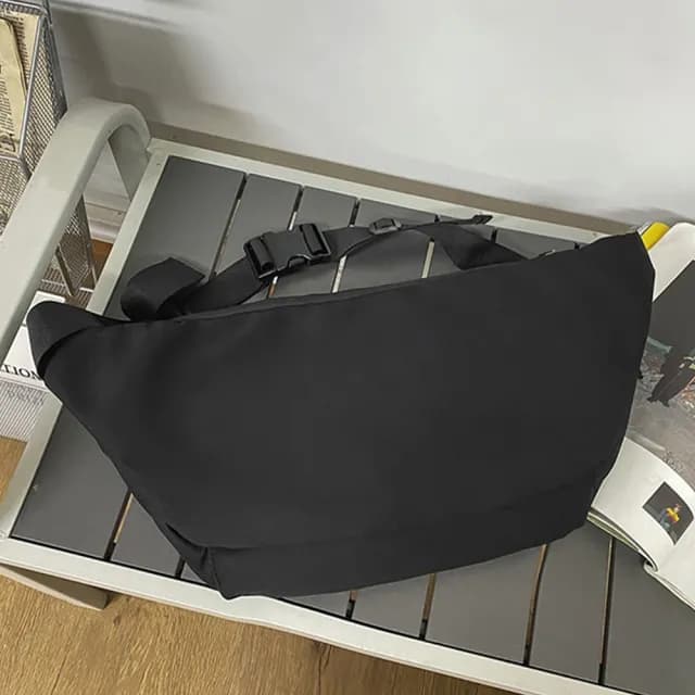 【LEEHER】情人節禮物 男生/包包/胸包/尼龍斜背包/黑色防潑水包/休閒尼龍包/韓國騎行胸包/戶外運動包/學生
