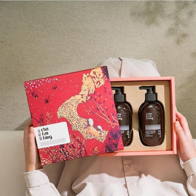 【茶籽堂】迎豐果版畫禮盒(馬栗樹沐浴露330mL+馬栗樹洗手露330mL/香氛洗沐/送禮推薦/生日/情人/喬遷)