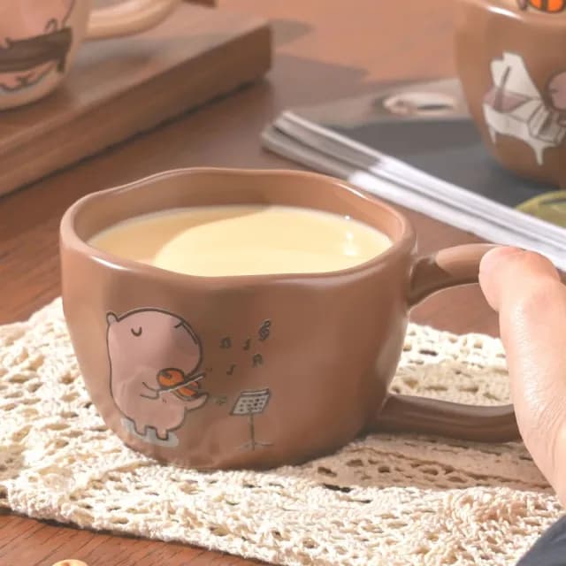 【健康水豚】卡皮巴拉馬克杯(咖啡杯 水杯 環保杯 辦公室 居家 陶瓷杯 茶杯 可愛 牛奶 上班族 禮物 生日)