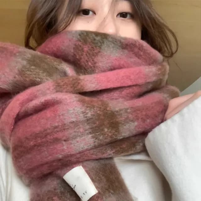 【MoonDy】羊毛圍巾 馬海毛圍巾 超親膚 大圍巾 披肩 不刺膚 小臉神器 粉色圍巾 加厚圍巾 格紋圍