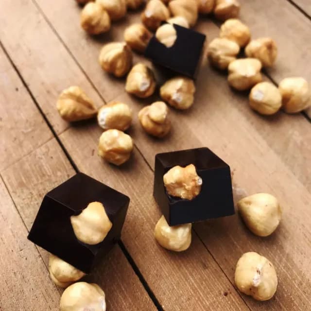 【多儂莊園工坊】85% 4包 100入 榛果巧克力 微苦巧克力 母親節禮物 交換禮(微苦 榛果 黑巧克力 Darkolake)