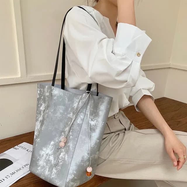 【LEESA】真皮包包  水桶包\牛皮包包\肩背包\大容量水桶包\單肩手提包\質感包包\禮物\小眾包包\通勤女 