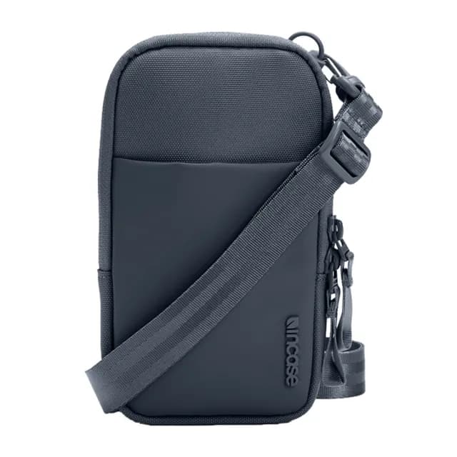 【Incase】母親節禮物 A.R.C. Small Crossbody Bag PU防水塗層 斜背 / 肩背小包(海軍藍)