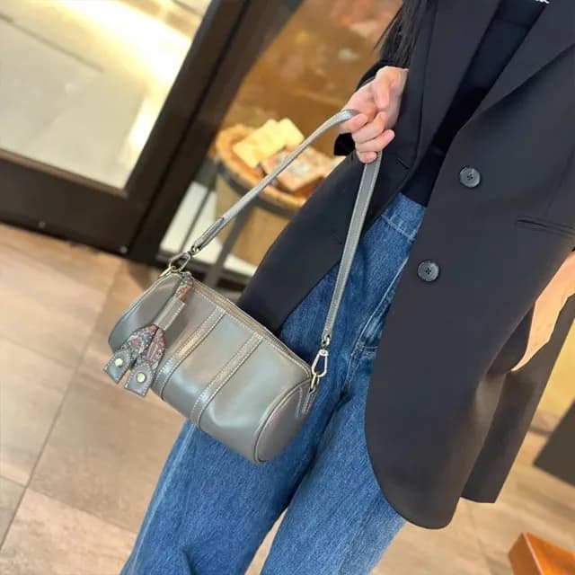 【MoonDy】情人節禮物 包包 側背包 真皮包包 韓國包包 可愛包包 側背小包 枕頭包 圓筒包 牛皮包 紅色包包