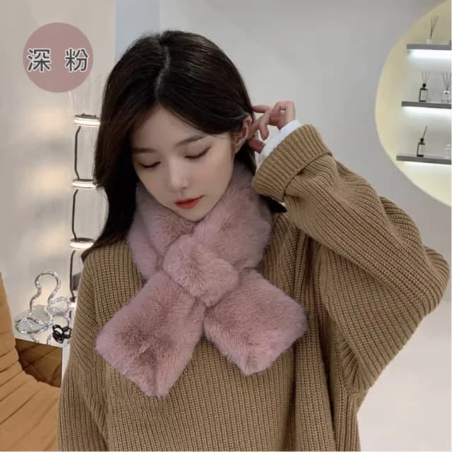 【midou】名媛風柔軟保暖交叉毛領圍巾(絨毛圍巾 毛毛圍巾 仿皮草圍巾)