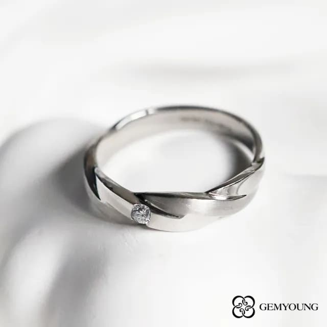 【JING YANG 晶漾】白鋼鑽石戒指0.08克拉簡約麻花旋鈕男戒(生日禮物送禮 優雅百搭)