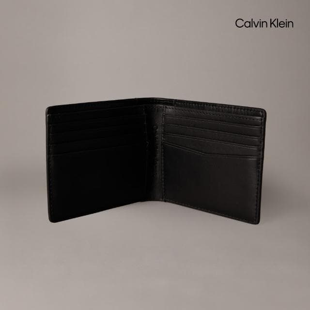 【Calvin Klein】官方旗艦館 CK Monogram 壓花標誌對摺式錢包_黑色