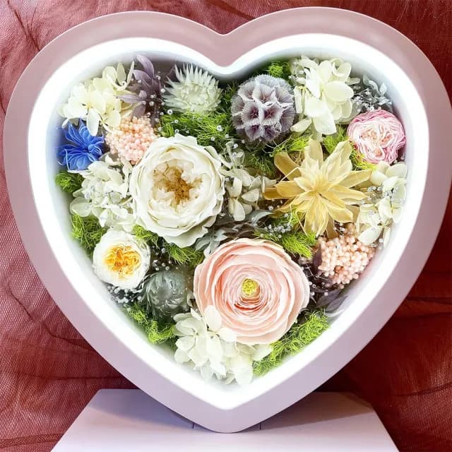 【OSTARA FLORIST 奧斯塔拉花藝】初見傾心的愛情 多功能檯燈 含藍芽音響及手機無線充電(永生花、花禮)