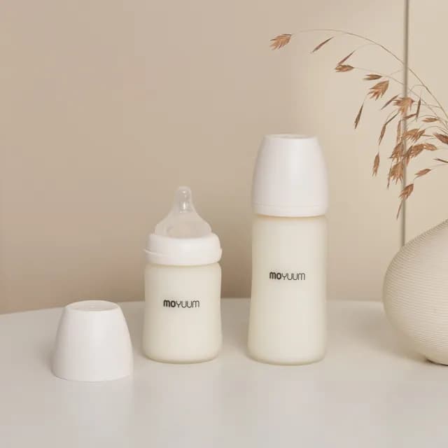 【MOYUUM】韓國 寬口矽膠玻璃奶瓶-雲朵白(150ml)