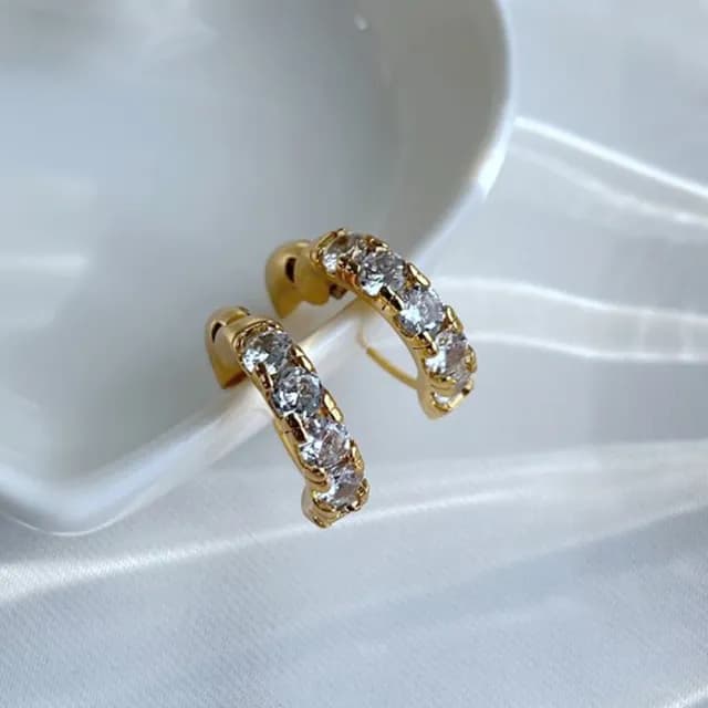 【KT DADA】輕奢 耳飾 耳扣 小配飾 韓國飾品 送女生 生日禮物  簡約耳環 ins風 祖母綠 小圈耳環