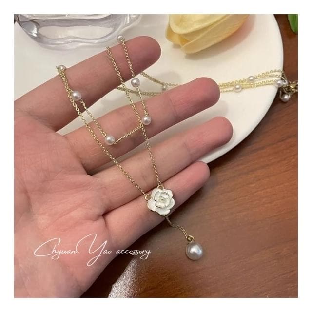 【ChyuanYao acc.02】雙層珍珠山茶花鎖骨長鍊 附贈小禮盒(項鍊 毛衣鍊 禮物)