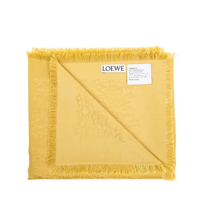 【LOEWE 羅威】新款Anagram 刺繡輕盈真絲羊毛混紡緹花織 Loewe 圍巾(芥末黃)