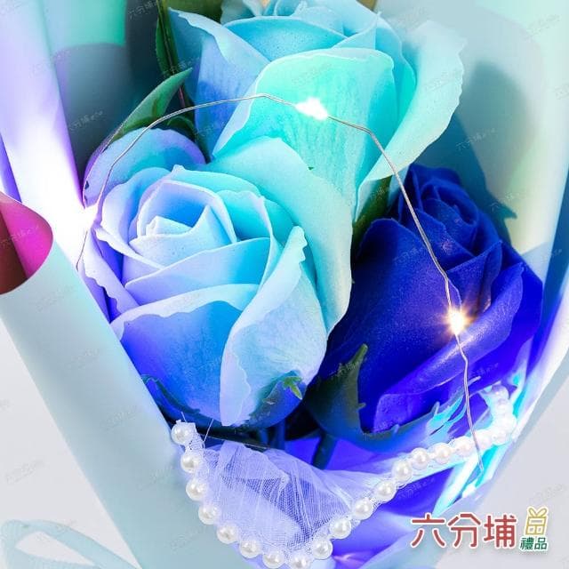 【六分埔禮品】LED珍珠美人玫瑰香皂花束(Ins生日畢業禮物花束人造花母親節告白情人節求婚)
