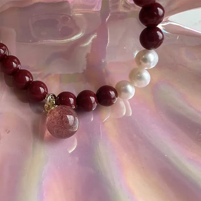 【Penny珮妮】硃砂淡水珍珠草莓晶手鍊6mm(母親節禮物 送女友 交換禮物  生日禮物 情人節 尾牙 新年 結婚)