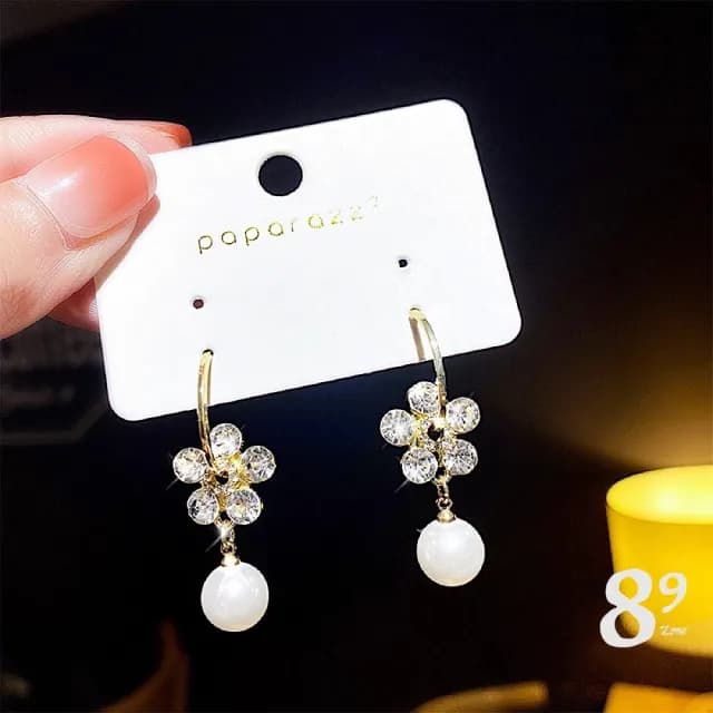 【89 zone】日系時尚古典花瓣珍珠氣質 飾品 耳飾 耳釘 耳環(白)