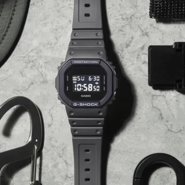 【CASIO 卡西歐】G-SHOCK 街頭運動風電子錶(DW-5610UU-8/速)