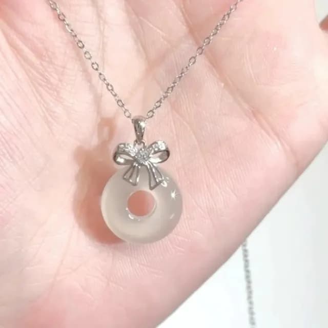 【Penny珮妮】S999銀蝴蝶結白玉髓平安扣項鍊吊墜(母親節 生日禮物 情人節 交換禮物 送女友 尾牙 新年 結婚)