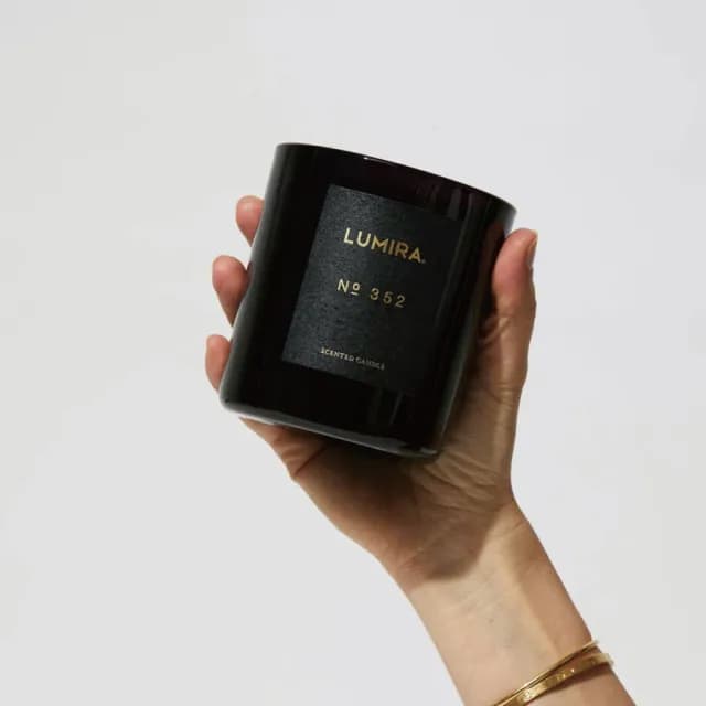 【LUMIRA】經典黑瓶蠟燭 No.352 Leather & Cedar 皮革雪松 300g