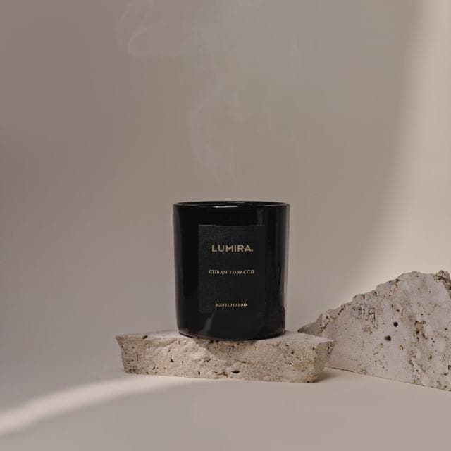【LUMIRA】經典黑瓶蠟燭 Cuban Tobacco 古巴菸草 300g