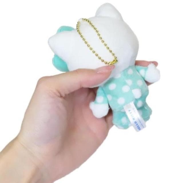 【小禮堂】Sanrio 三麗鷗 Hello Kitty 絨毛玩偶吊飾 淺藍綠點點嬰兒 變裝50週年(平輸品)