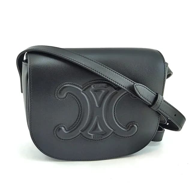 【CELINE】FOLCO Triomphe 黑色浮雕凱旋門牛皮斜背馬鞍包(展示品)