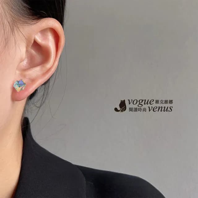 【維克維娜】七彩方塊水晶925純銀耳環