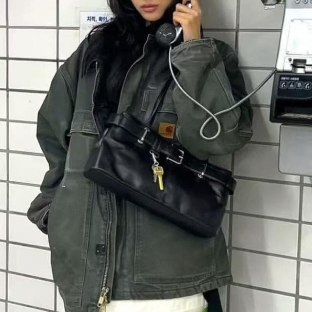 【LEESA】母親節禮物 個性包包\小眾設計\包包\單肩包\韓國包包\黑色包包\復古包包\鑰匙包\腋下包\法棍包\機