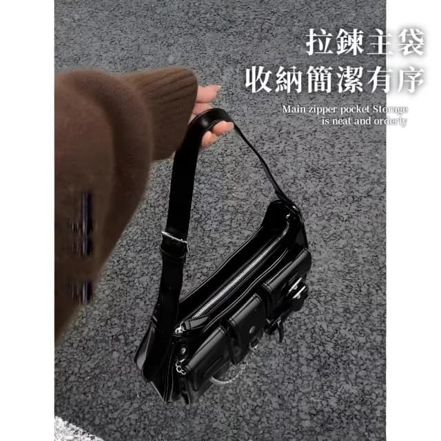 【穿搭單品】千禧年Y2K酷帥掛鍊機車包(硬挺 多口袋 單肩包 腋下包 純黑色 百搭通勤 女 生日禮物