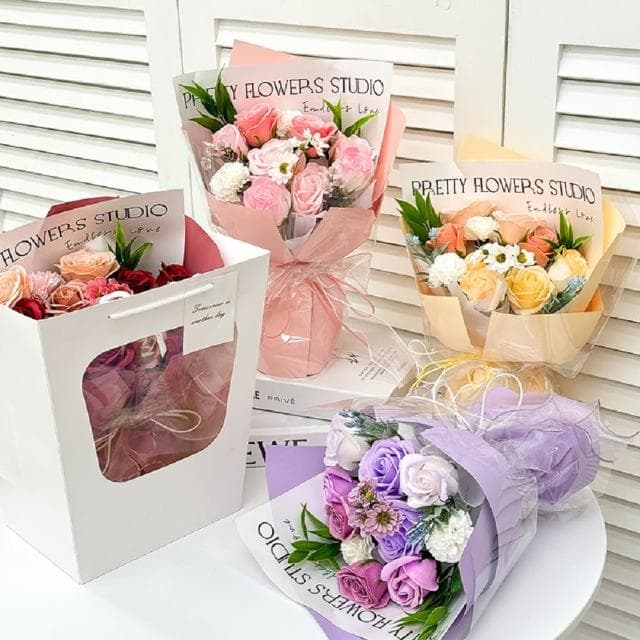 【天使愛美麗】小清新玫瑰花束康乃馨 香皂花 小香風碎冰藍(求婚告白花束生日 情人節 母親節禮物 畢業花束)