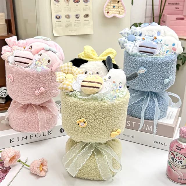【天使愛美麗】卡通玩偶花束 創意可愛毛絨娃娃花束(畢業花束 公仔花束七夕生日 情人節 母親節禮物)