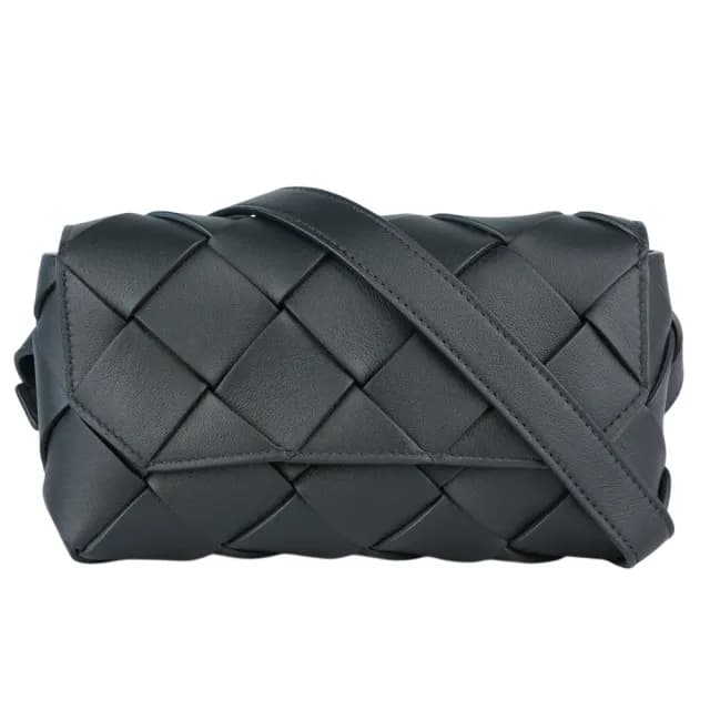 【BOTTEGA VENETA 寶緹嘉】Diago 平滑小牛皮編織翻蓋胸口包/腰包(黑色)