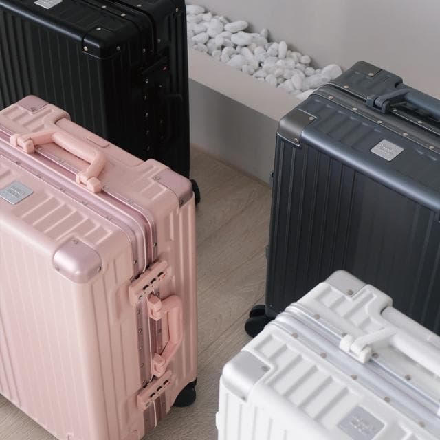 【Honeymoon】20吋多功能杯架USB充電行李箱(登機箱/鋁框行李箱/USB充電/杯架)