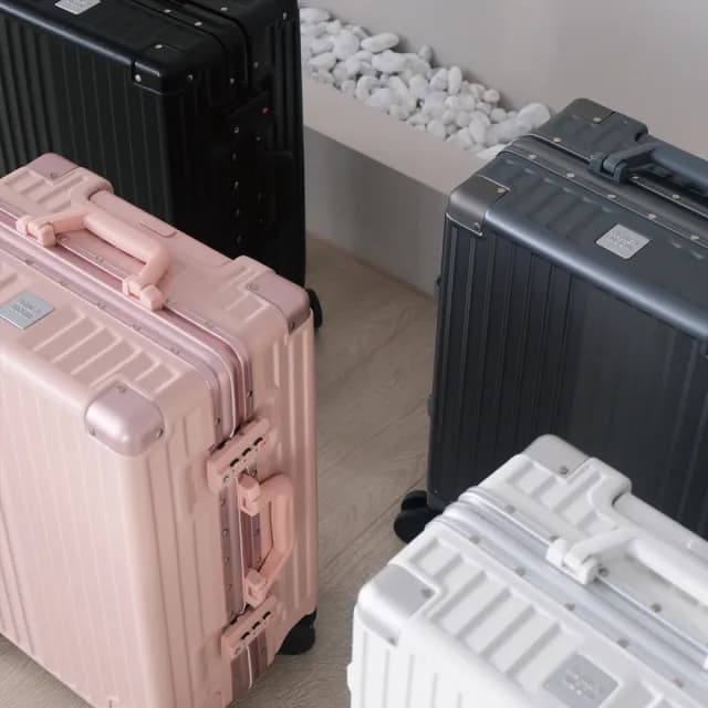 【Honeymoon】24吋多功能杯架USB充電行李箱(旅行箱/鋁框行李箱/USB充電/杯架)