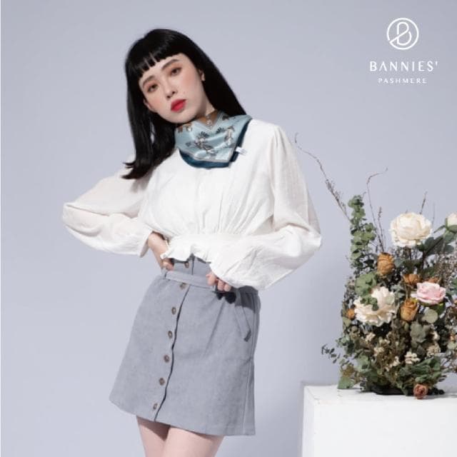 【BANNIES】法式蠶絲方巾｜克洛伊之語 藍(親膚 蠶絲 領巾 絲巾)