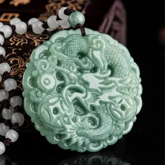 【Penny珮妮】A貨翡翠招財金錢龍牌吊墜項鍊(母親節 父親節 生日禮物 交換禮物 送男友 尾牙 新年 結婚)