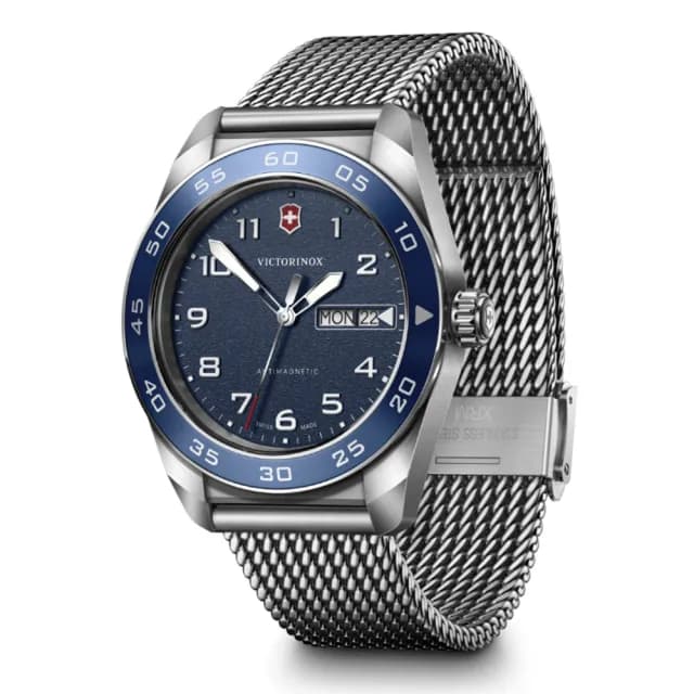 【VICTORINOX 瑞士維氏】Swiss Army 啞光 浮雕數字 石英錶 男錶 送禮 禮物推薦(VISA-242042)