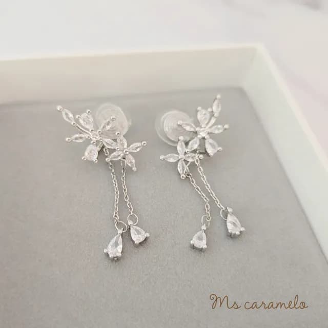 【焦糖小姐 Ms caramelo】夾式鋯石耳環(小花鋯石耳環)