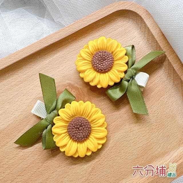 【六分埔禮品】立體質感向日葵蝴蝶結髮夾-2入組(擺飾畢業禮物畢業典禮太陽花兒童髮夾花髮飾)