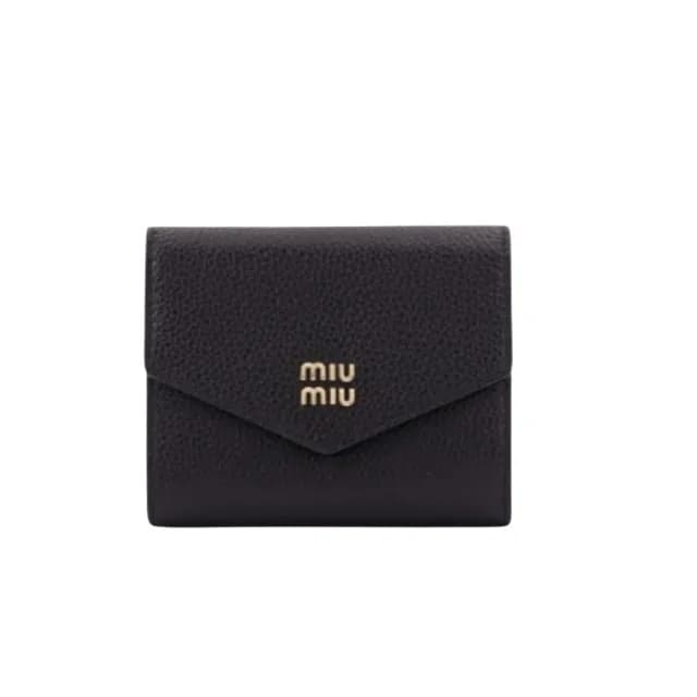 【MIU MIU】小號 柔軟皮革 小牛皮 黑色 掀蓋 錢包 短夾 皮夾
