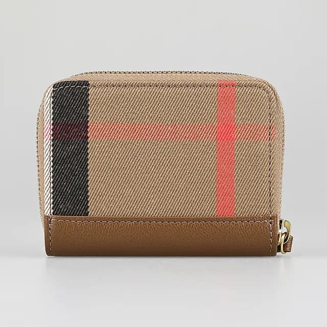 【BURBERRY 巴寶莉】BURBERRY內燙金字LOGO格紋帆布拼牛皮4卡ㄇ形拉鍊卡夾零錢包(土棕)