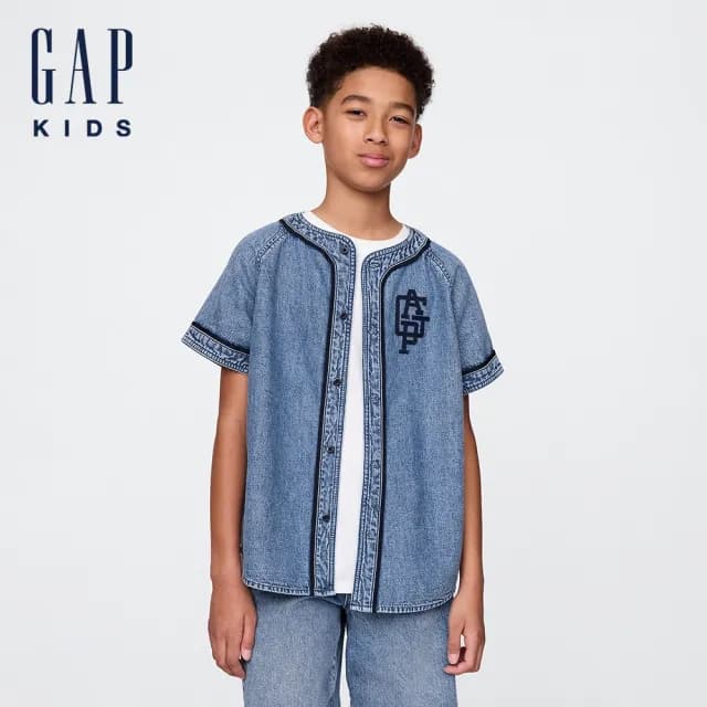【GAP】男童裝 Logo純棉圓領短袖牛仔襯衫-中度水洗(775113)