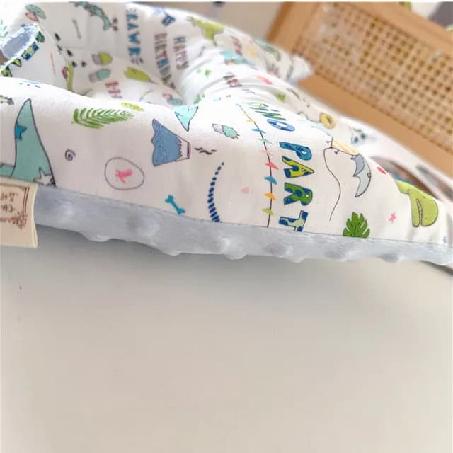 【Lianne baby】MIT台灣製 韓國純棉布恐龍派對豪華彌月禮盒(彌月禮盒 嬰兒禮物 抓周 寶寶禮物)