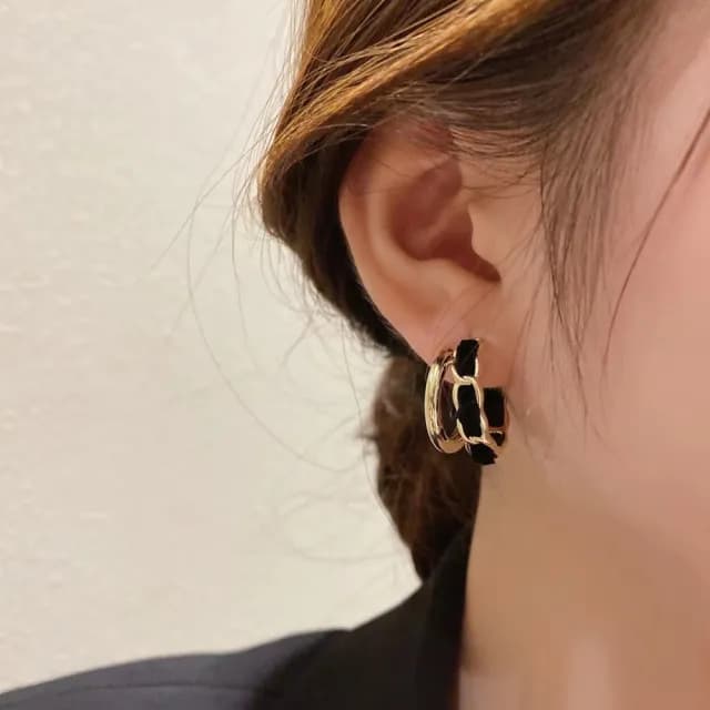 【Emi 艾迷】無耳洞小香風金屬感龐克雙環 耳夾 夾式耳環(蚊香盤耳夾)